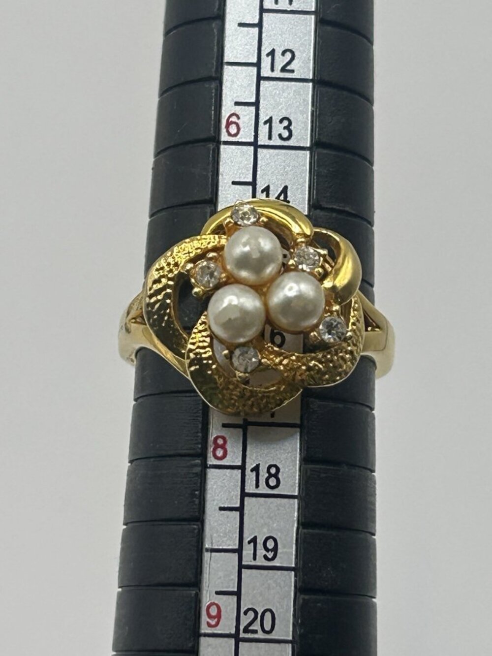 Vintage Cottagecore Faux Pearl Rhinestone Gold Tone Flower Ring Size 7 Romantic - Picture 16 of 16